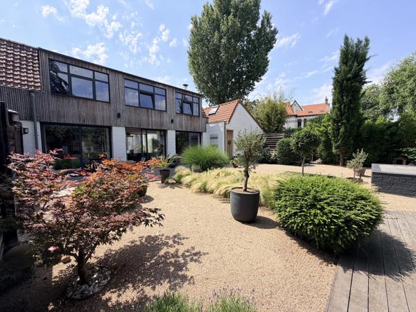 À vendre - Maison contemporaine, 7 pièces située à Villeneuve-d'Ascq (59491)