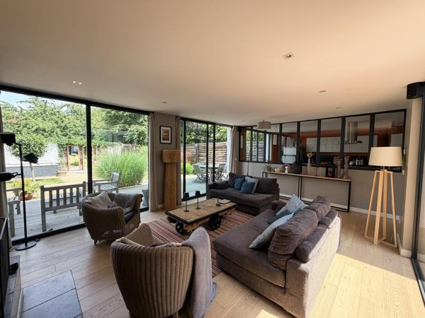 À vendre - Maison contemporaine, 7 pièces située à Villeneuve-d'Ascq (59491)