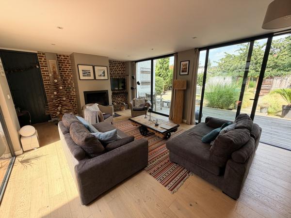 À vendre - Maison contemporaine, 7 pièces située à Villeneuve-d'Ascq (59491)