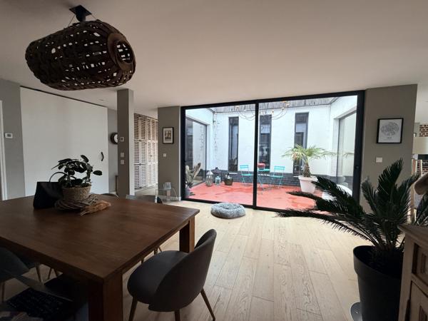 À vendre - Maison contemporaine, 7 pièces située à Villeneuve-d'Ascq (59491)