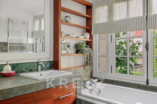 Maison d'exception avec grand jardin et dépendance au coeur de Courbevoie