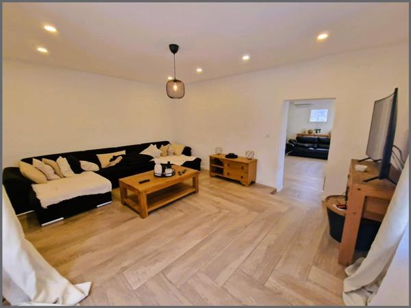Grande maison et trois appartements sur un terrain de 24000m²