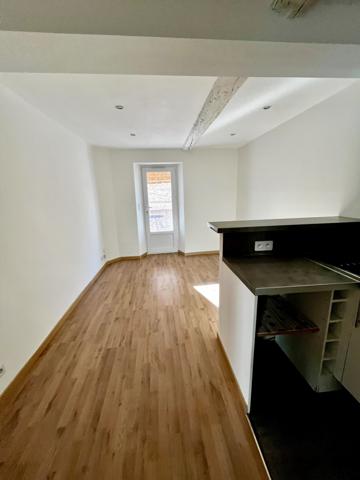 Les Arcs (83460) Fraction d'immeuble de rapport - Centre village- Bonne rentabilité