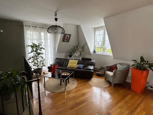 Maison Le Mesnil Le Roi Loyer 3 800 €/mois **  - Référence  4690
