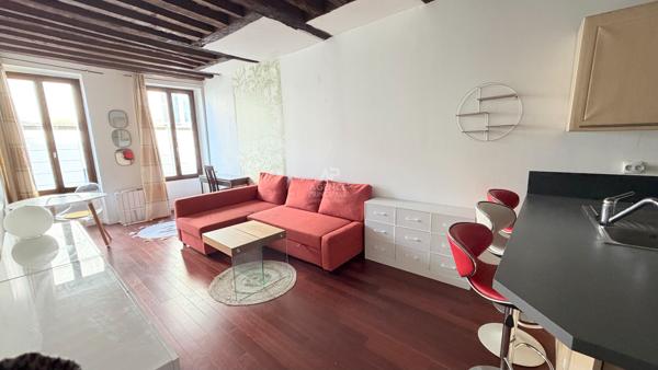 Grand Studio meublé 32 m² - HYPER-CENTRE Saint-Germain-en-Laye Loyer 950 €/mois charges comprises **  - Référence  18088