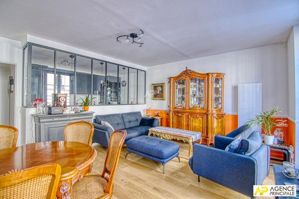 Versailles Notre-Dame APpartement 3 pièces 76.7 m² situé au 1er étage avec parking en option €640 000 ** - Référence 25424