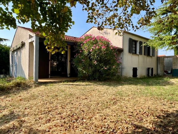 SAINT AUBIN LA PLAINE CALME ABSOLU MAISON SEMI PLAIN PIED 4 CHAMBRES AVEC PISCINE ET ANNEXES SUR 1375M²