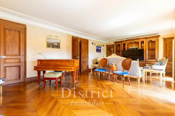 # Appartement – 180m² – Paris 8ème