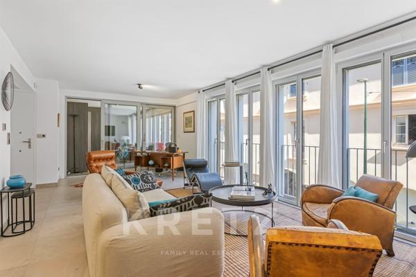 APPARTEMENT SAINT-TROPEZ CENTRE PLACE DES LICES