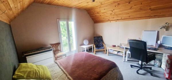 Pavillon 175 m² - 8 pièces - 5 chambres sur terrain de 3600 m²