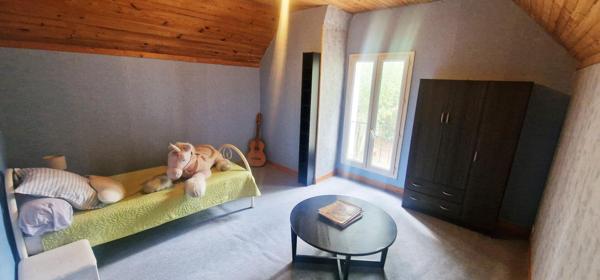 Pavillon 175 m² - 8 pièces - 5 chambres sur terrain de 3600 m²