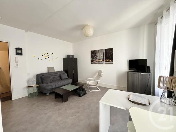 Immeuble à vendre  154 m 2   CHATELLERAULT  - 86