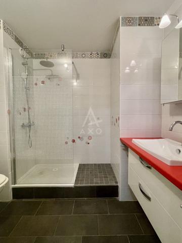 Appartement rénové en duplex, surface de 74 m2 et un stationnement en sous-sol, vue dégagée,   au calme, proche des écoles, transports, commerces, Rennes/Saint Grégoire