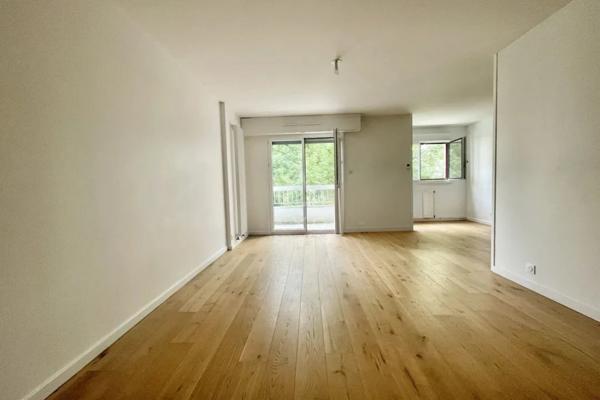 Appartement rénové en duplex, surface de 74 m2 et un stationnement en sous-sol, vue dégagée,   au calme, proche des écoles, transports, commerces, Rennes/Saint Grégoire
