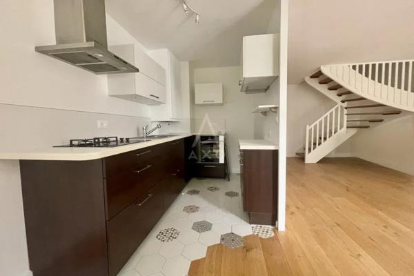 Appartement rénové en duplex, surface de 74 m2 et un stationnement en sous-sol, vue dégagée,   au calme, proche des écoles, transports, commerces, Rennes/Saint Grégoire