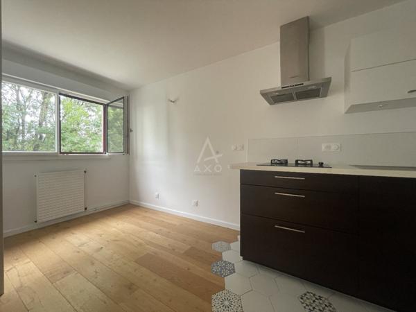 Appartement rénové en duplex, surface de 74 m2 et un stationnement en sous-sol, vue dégagée,   au calme, proche des écoles, transports, commerces, Rennes/Saint Grégoire