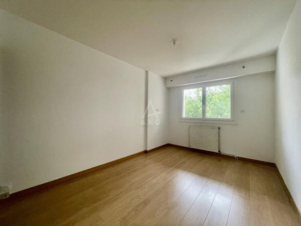 Appartement rénové en duplex, surface de 74 m2 et un stationnement en sous-sol, vue dégagée,   au calme, proche des écoles, transports, commerces, Rennes/Saint Grégoire