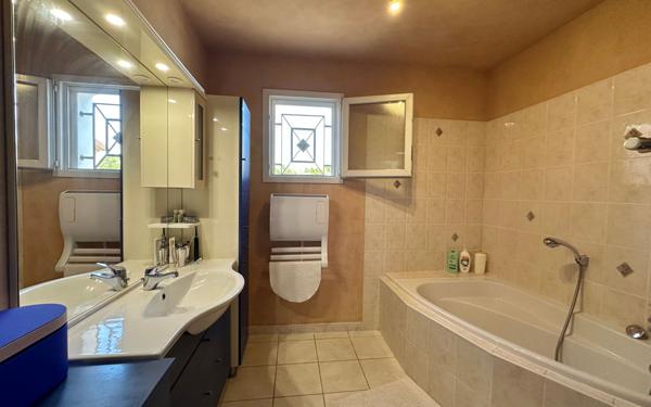 Maison à vendre    4 pièces •  Vauvert