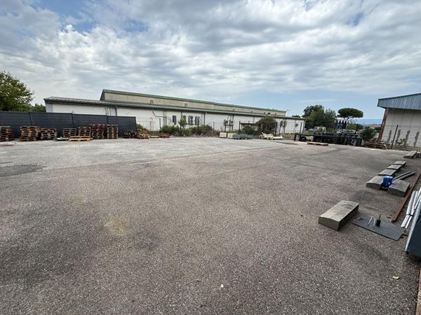 LOCAL COMMERCIAL ZONE RECHERCHEE - CARCASSONNE