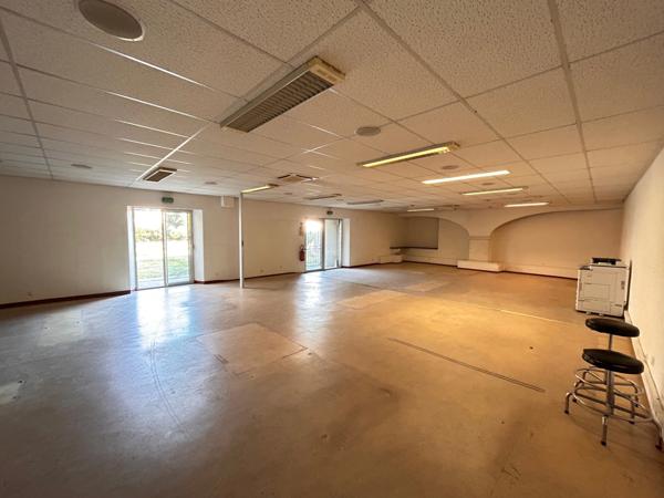 Local/bureau à vendre 300 m2 PIERRELATTE (26)