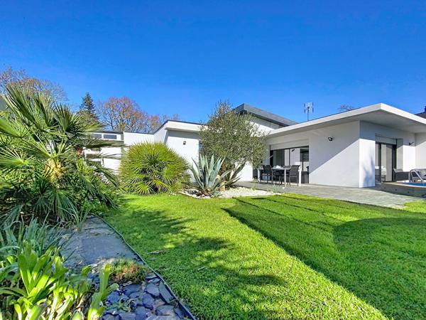 Maison contemporaine de plain-pied à Quéven - 5 pièces, 120 m²