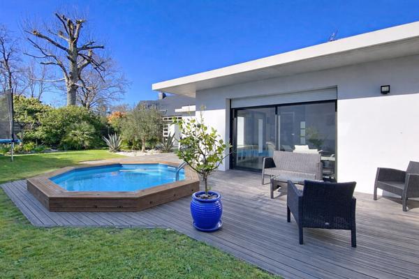 Maison contemporaine de plain-pied à Quéven - 5 pièces, 120 m²