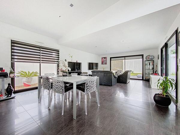 Maison contemporaine de plain-pied à Quéven - 5 pièces, 120 m²