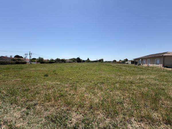 TERRAIN DE 9110 M2 CONSTRUCTIBLE
