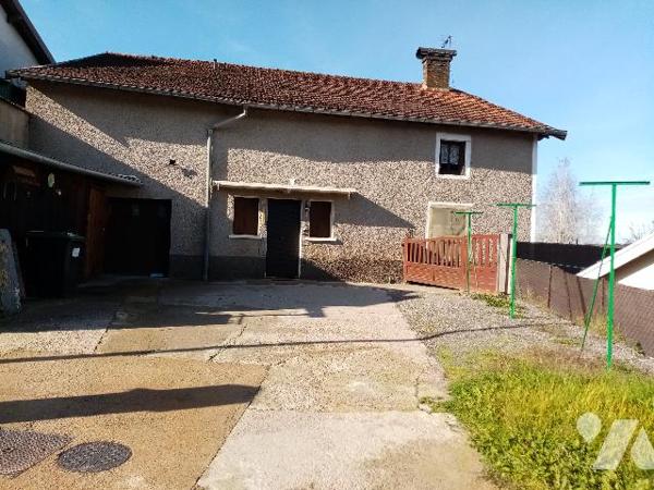 sur les hauteurs, maison de village de 153m² avec terrain de 704 m² 
Etat à rénover