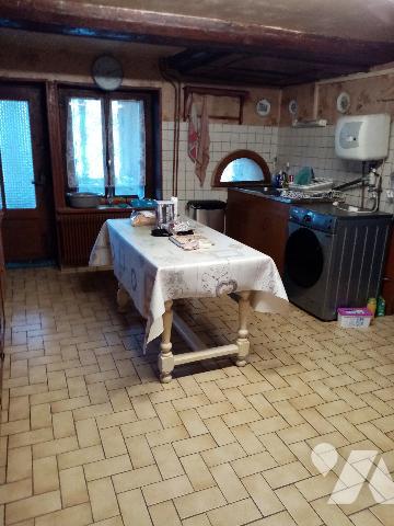 sur les hauteurs, maison de village de 153m² avec terrain de 704 m² 
Etat à rénover