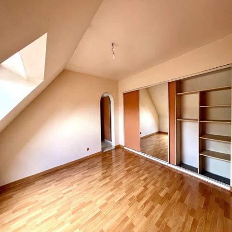 Duplex
                                                                                                                                                                                                                                                                                                                        6 pièce(s)                                                                                                                                                                                                          4 chambre(s)                                                                                                                                                                                                          120  m²