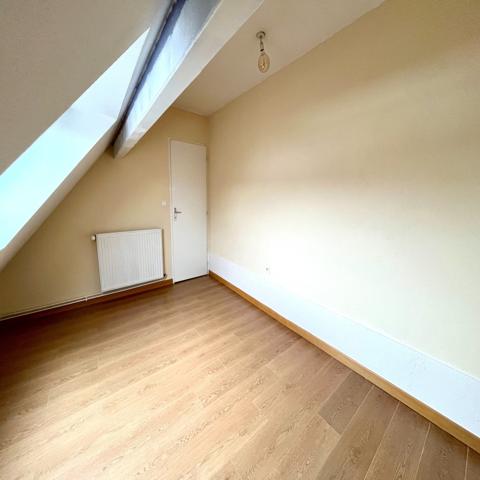 Duplex
                                                                                                                                                                                                                                                                                                                        6 pièce(s)                                                                                                                                                                                                          4 chambre(s)                                                                                                                                                                                                          120  m²
