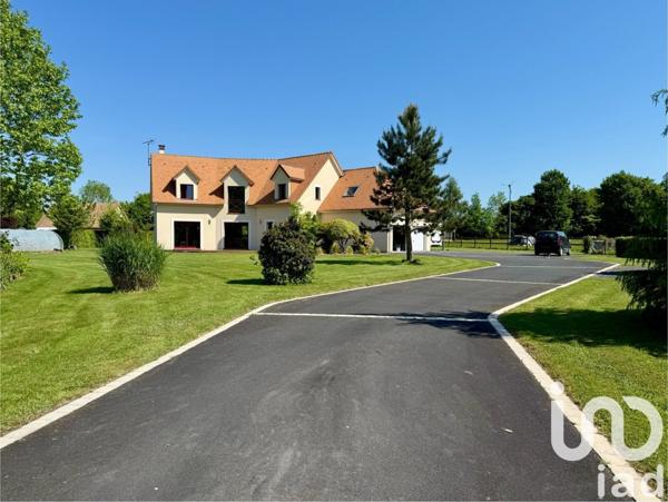 Maison 8 pièces de 220 m² à Beuzeville (27210)