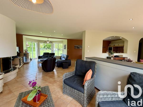 Maison 8 pièces de 220 m² à Beuzeville (27210)