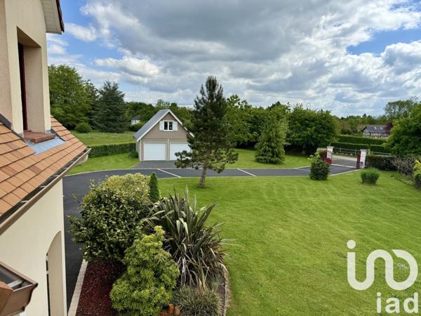 Maison 8 pièces de 220 m² à Beuzeville (27210)