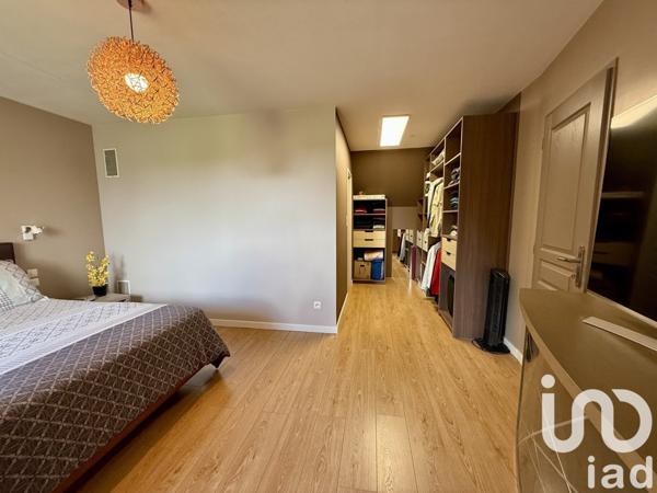 Maison 8 pièces de 220 m² à Beuzeville (27210)