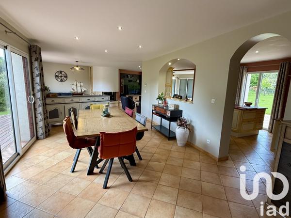 Maison 8 pièces de 220 m² à Beuzeville (27210)