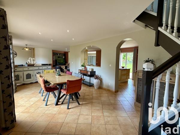 Maison 8 pièces de 220 m² à Beuzeville (27210)