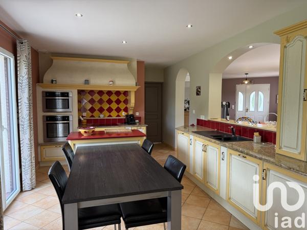 Maison 8 pièces de 220 m² à Beuzeville (27210)