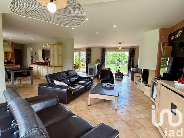 Maison 8 pièces de 220 m² à Beuzeville (27210)