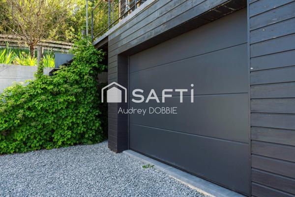 07140 Les Vans : Villa d`architecte avec Piscine