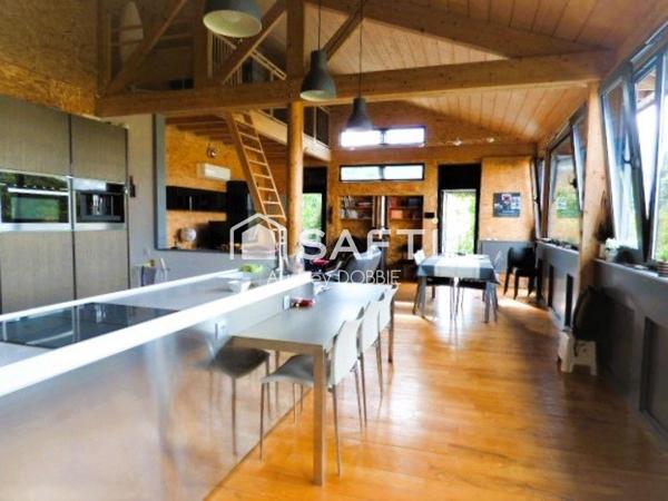 07140 Les Vans : Villa d`architecte avec Piscine