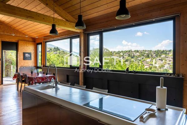 07140 Les Vans : Villa d`architecte avec Piscine