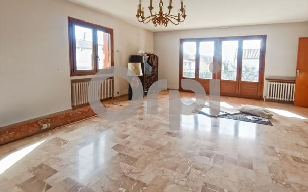 Maison à vendre    5 pièces •  Laragne-Montéglin