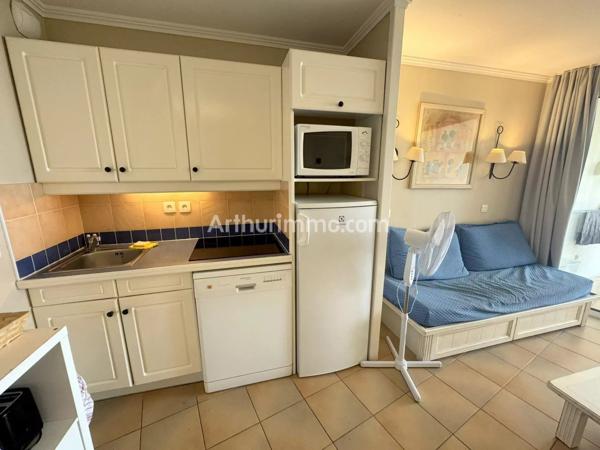 Vente                                                      Appartement
                        
                     3 pièces                      42 m2                     à Grimaud
