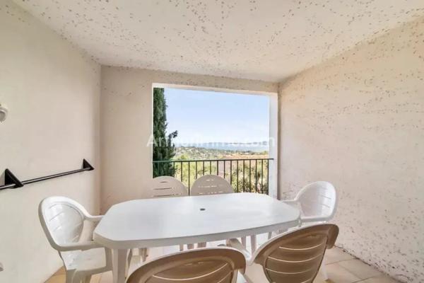 Vente                                                      Appartement
                        
                     3 pièces                      42 m2                     à Grimaud