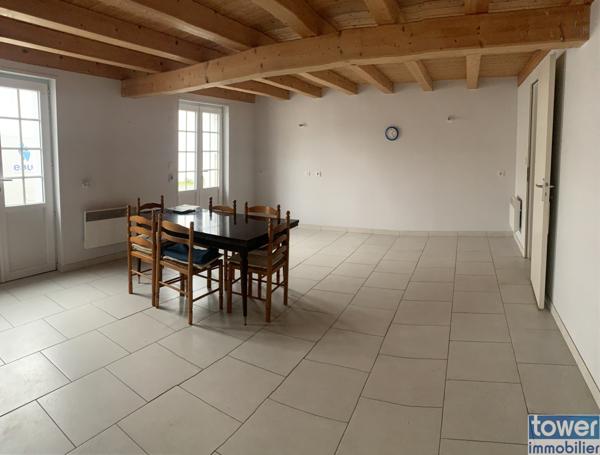 17160 - PRIGNAC - Maison 3 pièces de 70 m² entièrement rénovée en 2016 .