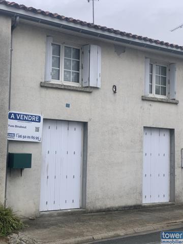 17160 - PRIGNAC - Maison 3 pièces de 70 m² entièrement rénovée en 2016 .