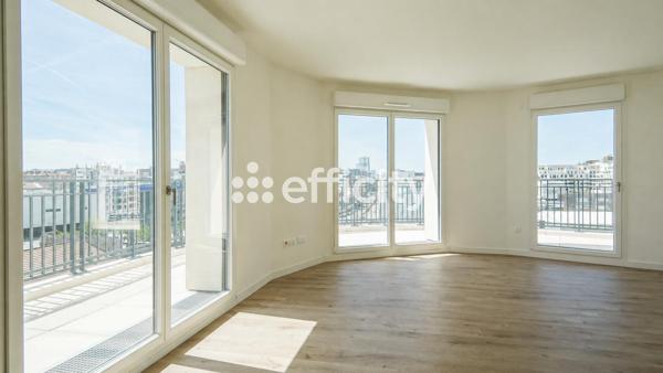 Appartement
         3 pièces
        - 76 m² 600 000 € *