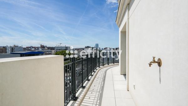 Appartement
         3 pièces
        - 76 m² 600 000 € *